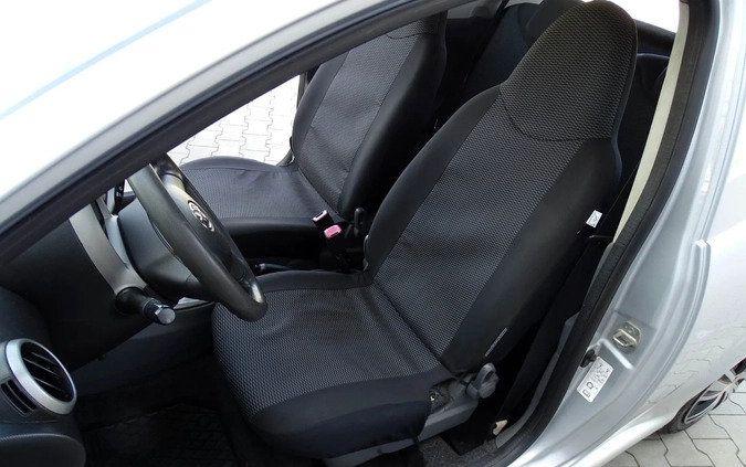 Toyota Aygo cena 11900 przebieg: 199000, rok produkcji 2006 z Gostynin małe 154